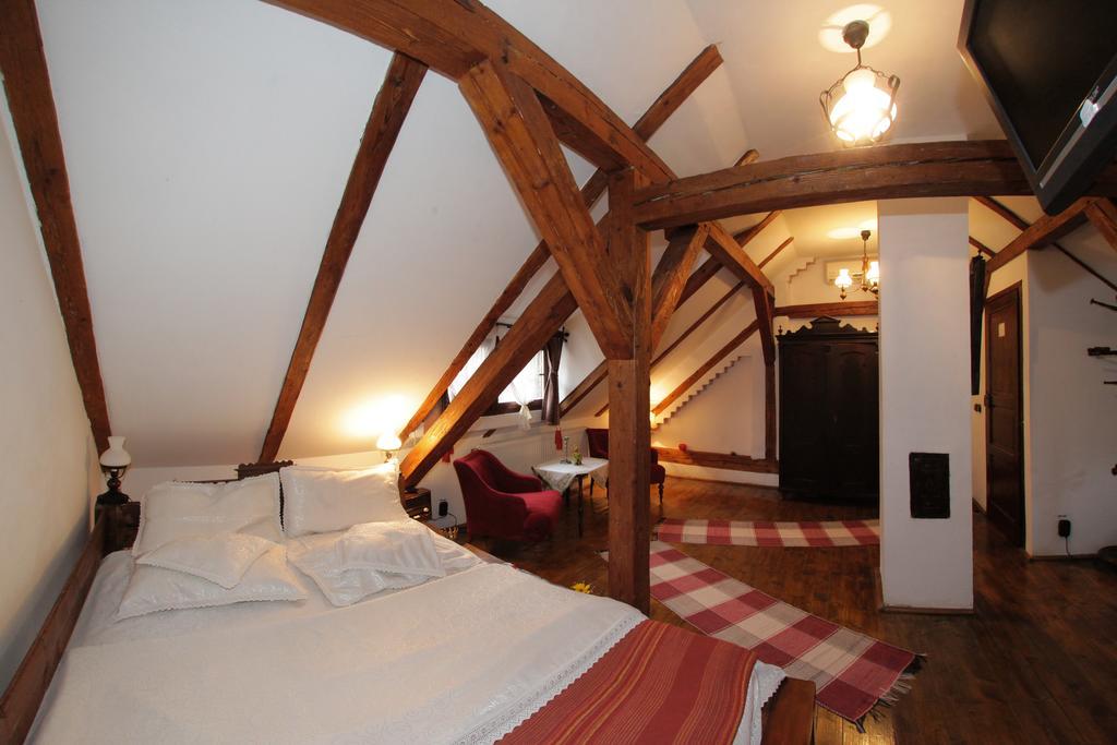 Hotel Casa Baroca Sighişoara Habitación foto